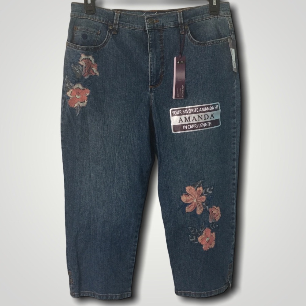 🆕 Gloria Vanderbilt Amanda Embroidered Capri • 12